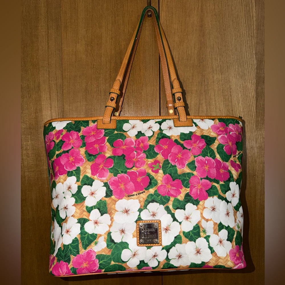 Dooney & Bourke Leisure Shopper Floral Tote – Fuchsia Hibiscus Floral Tote